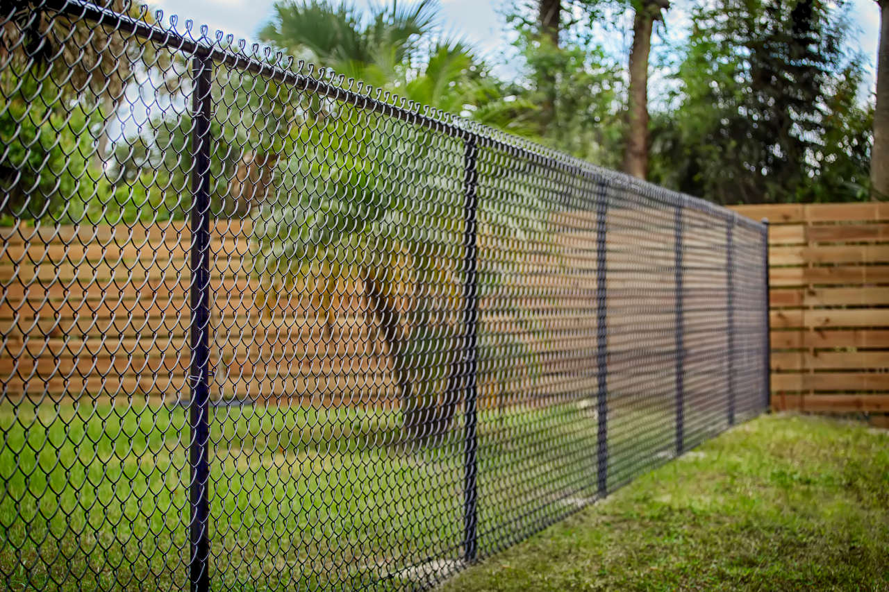 How Much Does a Fence Cost in 2018?  Inch Calculator
