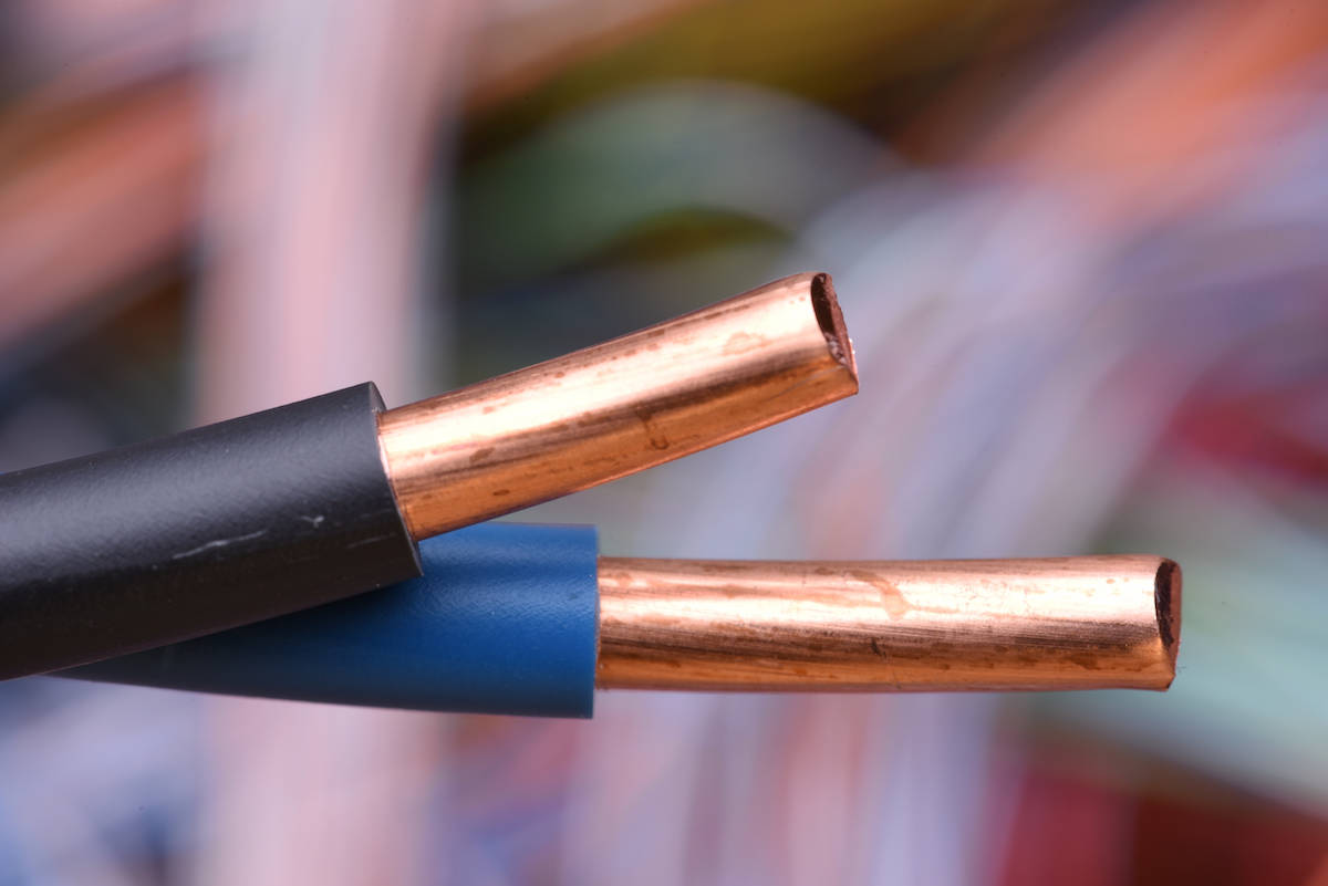 Electric wire with a solid copper conductor