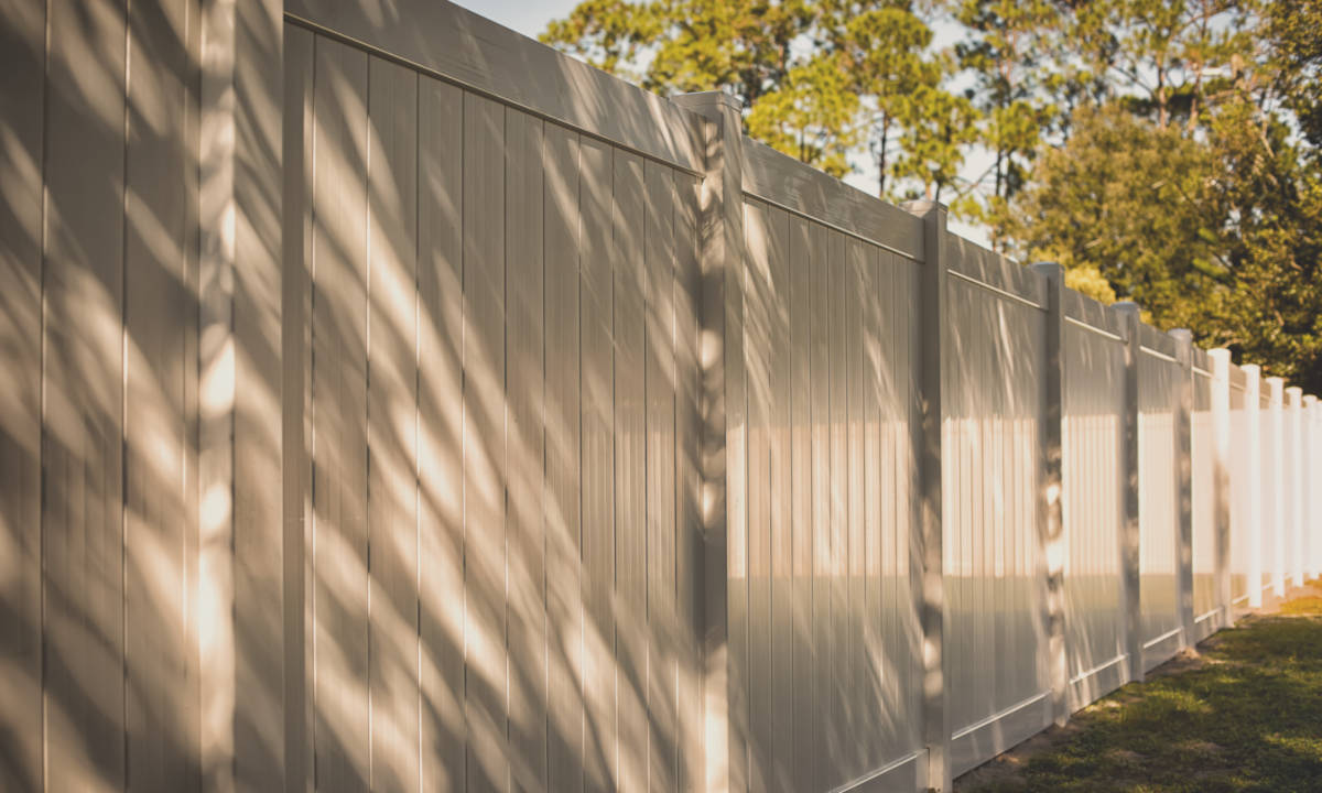 Vinyl privacy fence using a 6 ft tall by 8 ft wide panel