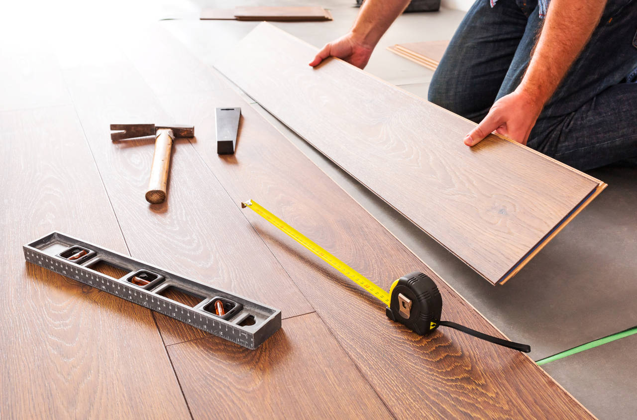 Person installing a laminate floor