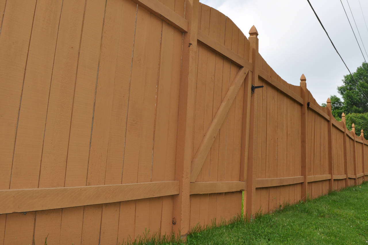 Fence Repair Cost: How Much Is It? - Taskrabbit Blog